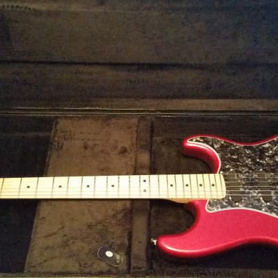 Fender American Special Stratocaster with Maple Fretboard  Candy Apple Red image 5