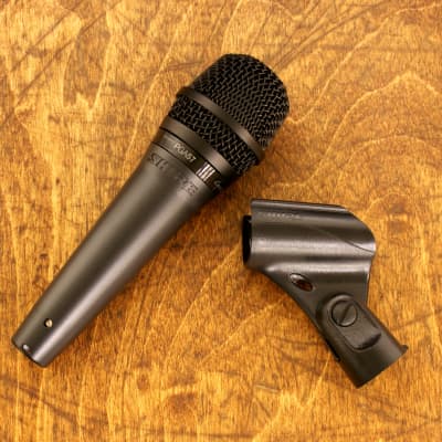 Shure PGA57 Cardioid Dynamic Instrument Microphone image 2