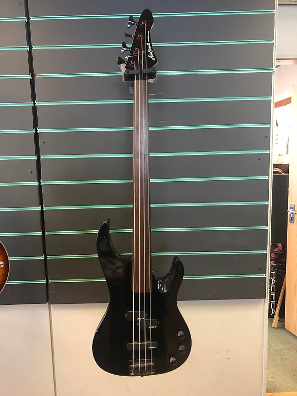 Aria proⅡ　MAGNAseries Bass Aria Pro II Magna Series Black Fretless Bass | Reverb