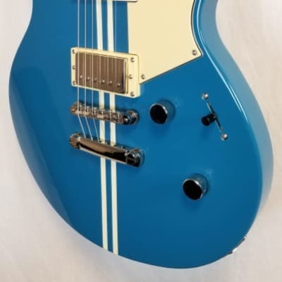 Yamaha RSE20 SWB Revstar Element, Chambered maple and mahogany body, carbon-reinforced neck and body, 2 Alnico V Humbucking pickups; Swift Blue image 3