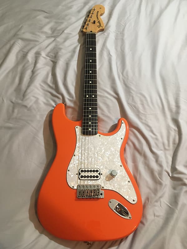 Tom delonge orange deals strat