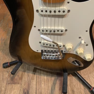 Fender Stratocaster AVRI 57’ Reissue  1989 2 tone Sunburst image 8
