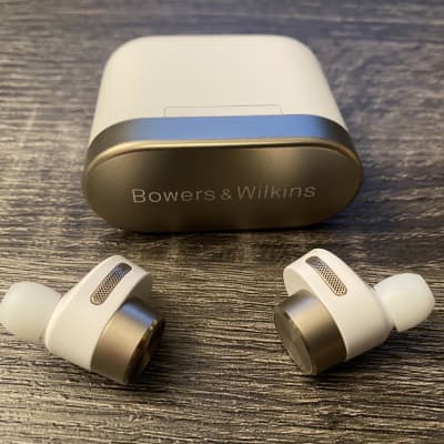 bowers & Wilkins PI7 White - Premium True Wireless Earbuds image 8