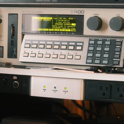 Akai S1100 MIDI Stereo Digital Sampler 1990 - White