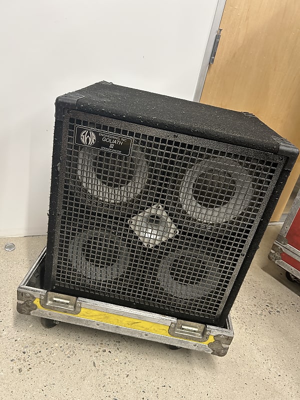 SWR  GOLIATH Ⅲ SPEAKER SYSTEM SWR Goliath III Bass Cabinet (700 Watts, 4x10 in.) | zZounds