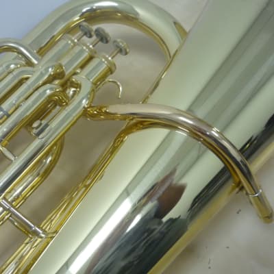 Tuba Mib Yamaha 201 en perfecto estado image 9