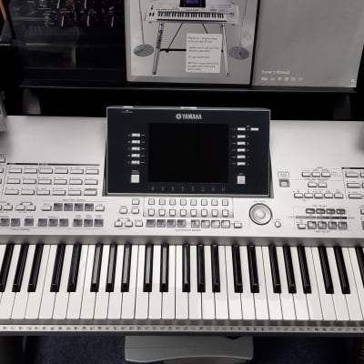 Yamaha Tyros2 61-Key Arranger Workstation Keyboard