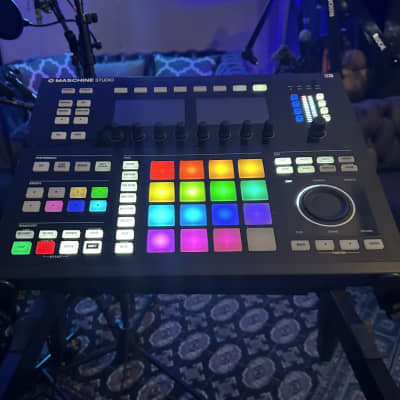 （美品）Native Instruments MASCHINE STUDIO Native Instruments Maschine Studio - White Reviews | Sweetwater