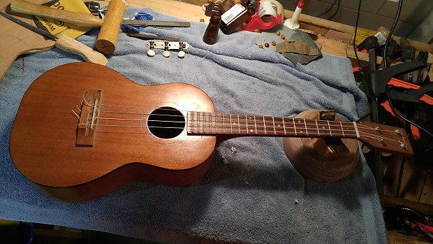 Silvertone sales baritone ukulele