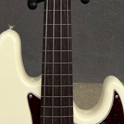Fender American Professional II Fretless Jazz Bass Olympic White w/Case 8.7 lbs image 6