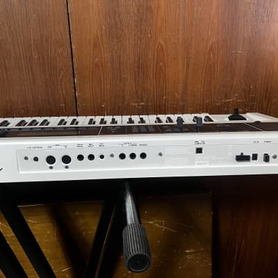 Roland Juno-Di Portable 61-key Mobile Synthesizer White color w/ gig bag image 9