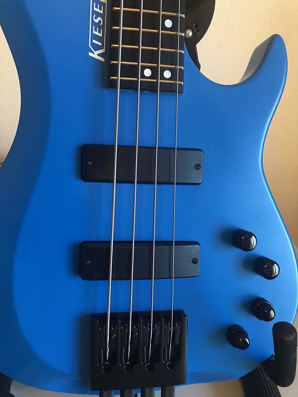 Kiesel Osiris OB4 string headless bass 2019 - Blue