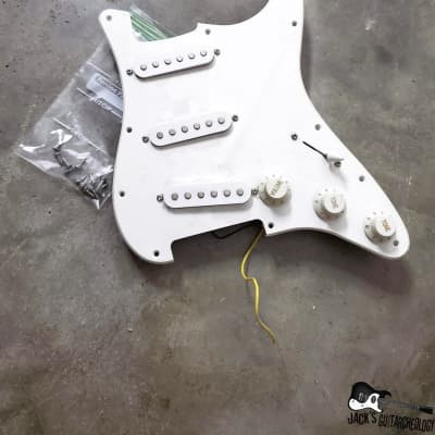 Stratocaster SSS Loaded Pickguard #30 (1990s White) image 2