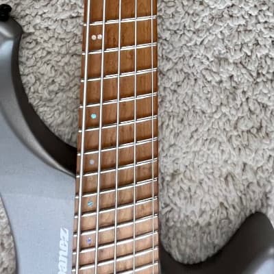 Ibanez EHB1005SMSMGM Headless 5-String Electric Bass Guitar -Metallic Gray Matte image 4