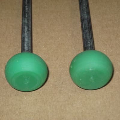 new old stock Gambal GPXR1 (UG13GPXR1) Glockenspiel, Bells, Xylophone Percussive Keyboard MALLETS, 1 and 1/4 inch Green Hard Acrylic Flat Ball Heads with Black Synthetic Shafts, with original packaging - from 1990s - early 2000s image 4