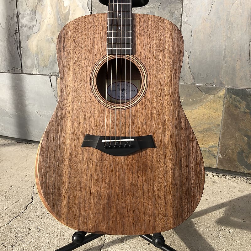 Taylor Academy 20e Dreadnought Acoustic-Electric Guitar Walnut