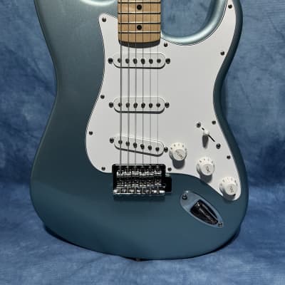 Fender Standard Stratocaster MIM 2002 Blue Agave image 2