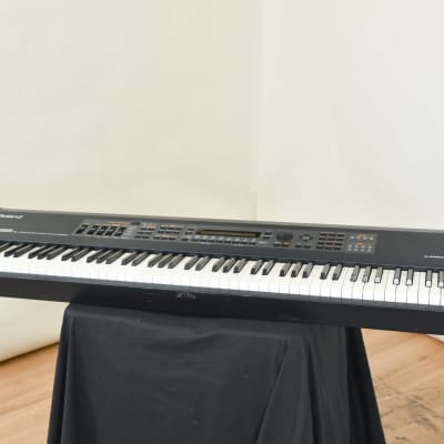 Roland XV-88 128-Voice Expandable Synthesizer CG00W7A