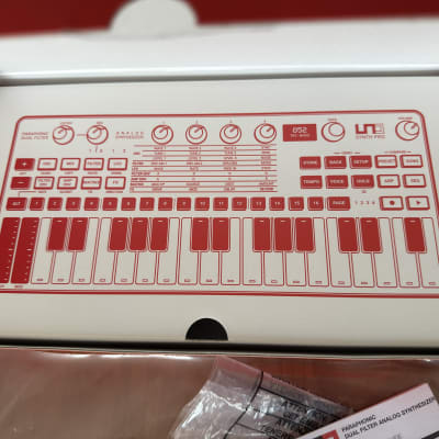 IK Multimedia IK Multimedia UNO Synth Pro Desktop 32-Key Analog Synthesizer with DECKSAVER image 5