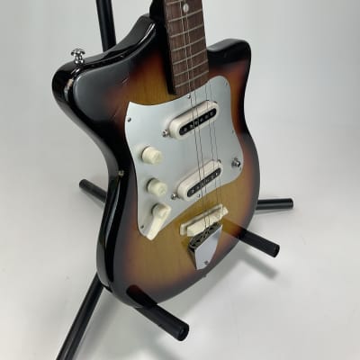 Vintage Guyatone LG-11W Electric Guitar 1960s Made In Japan image 2