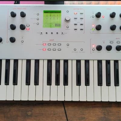 Alesis Ion 49-Key Analog Modeling Synthesizer 2000s - Silver