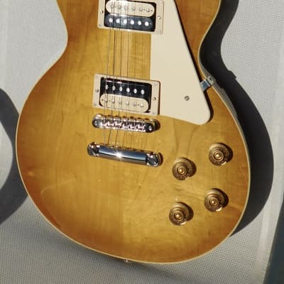 Gibson Les Paul Classic 2022 Honey Burst image 9