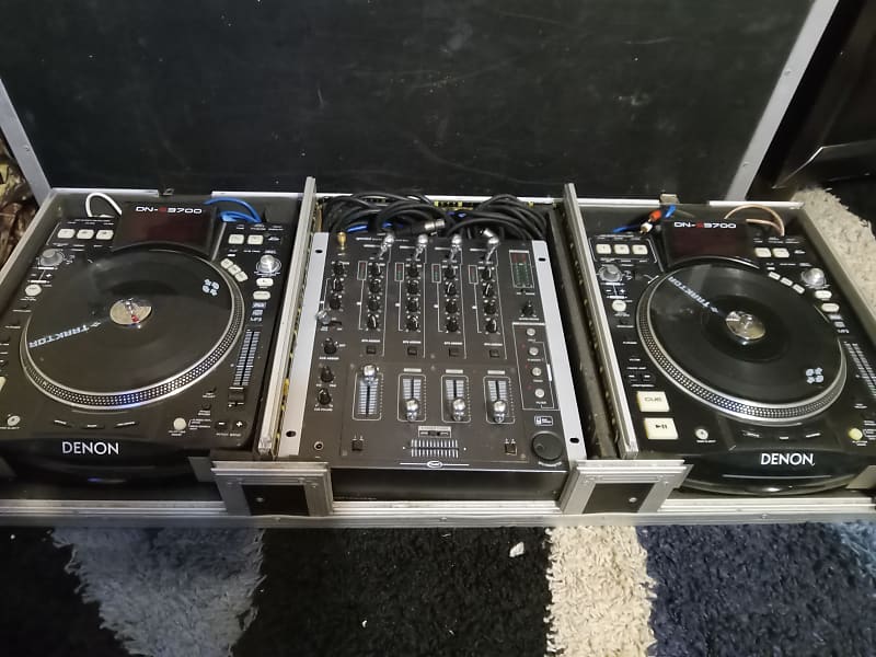 Denon 3700 CD Controllers With Garmin DJ Mixer in Case