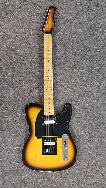 Hondo Deluxe Series 757 electric guitar