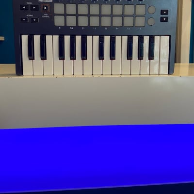 Novation Launchkey Mini MKII MIDI Keyboard Controller 2015 - 2019 - Black
