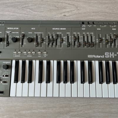 Roland SH-101 32-Key Monophonic Synthesizer 1982 - 1986 - Grey