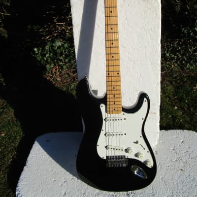 ギター Fender Korea Stratocaster s-l400.jpg