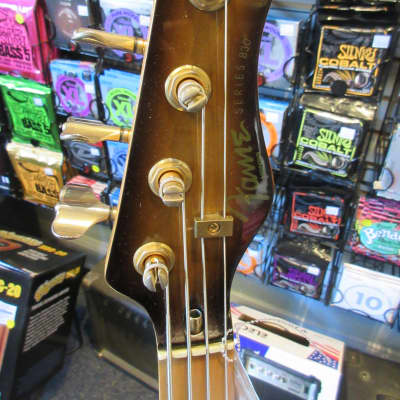 Hondo Fame 830 Bass Guitar Used image 4