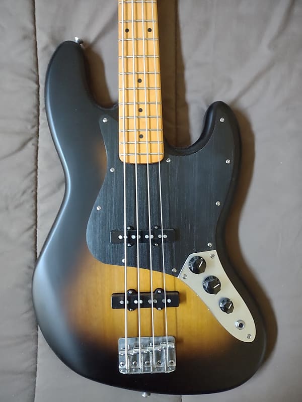 Squier 40th Anniversary Vintage Edition Jazz Bass 2022 - Present - Satin  Wide 2-Color Sunburst