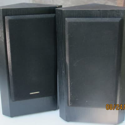 Memorex TRC-505 2 Way Corner Mount Speakers. One Pair image 1