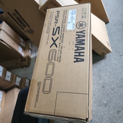 Yamaha PSR-SX600 61-Key Digital Workstation 2020 - Present - Black