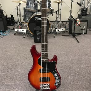 Fender Deluxe Active Dimension Bass V HH Aged Cherry Burst