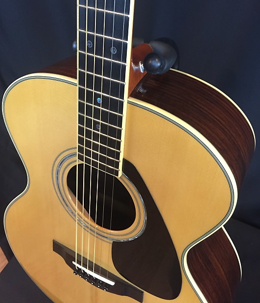 Yamaha LJ16 Handcrafted Jumbo Acoustic Guitar Englemann
