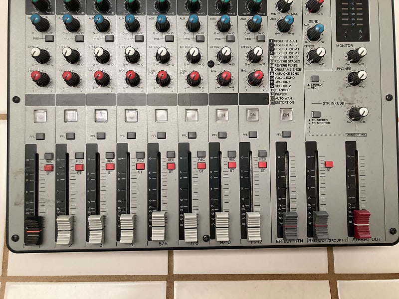 Yamaha MW12CX 12 Channel USB Mixing Studio w/ Compression