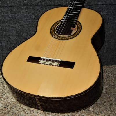LEGENDARY "EL VITO" PROFESSIONAL RS - LUTHIER MADE - WORLD CLASS - CLASSICAL GRAND CONCERT GUITAR - SPRUCE/INDIAN ROSEWOOD image 2