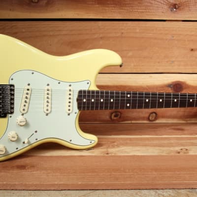 FENDER CLASSIC SERIES 60s STRATOCASTER Rare Canary Diamond Yellow Strat 66380 image 2