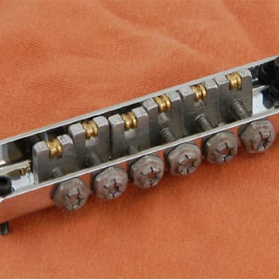 Roller bridge for Rickenbacker guitars