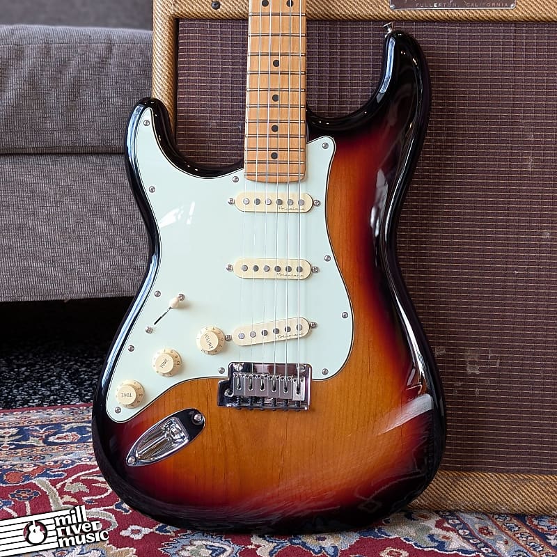 Fender Player Plus Left-Handed Stratocaster Sunburst 2022 Used