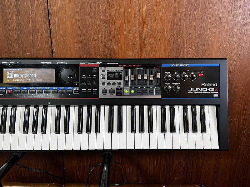 ROLAND JUNO-Gi Mobile Synthesizer with Digital Recorder w/ gig bag