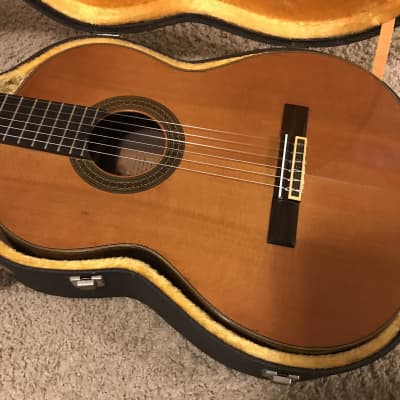 Yamaha C-300 concert classical guitar 1970s made in Japan with excellent original hard case image 6