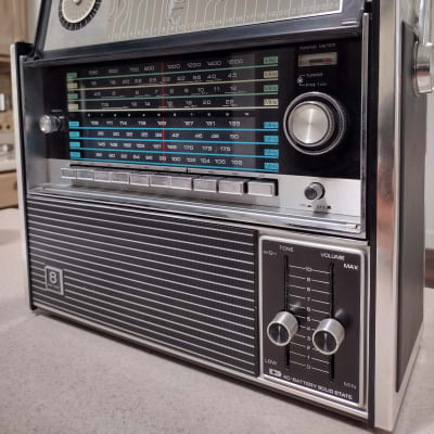 Hitachi Vintage Hitachi KH-3100 8 Band World Radio, Sw, Air