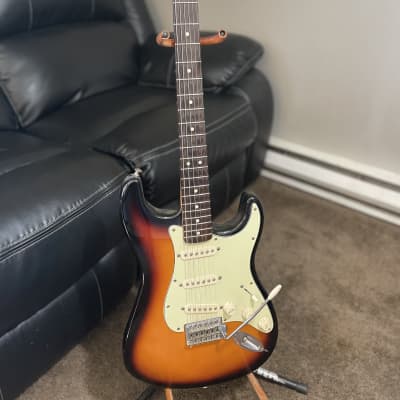 Fender Stratocaster 2015 - Sunburst image 1
