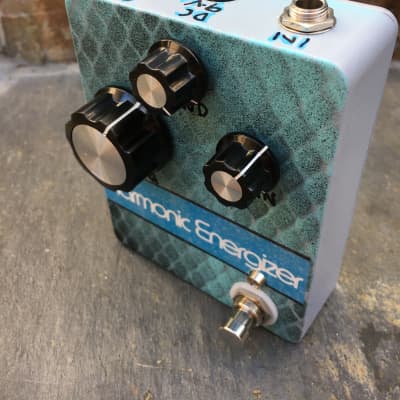 Teebtone Systech Harmonic Energizer Clone 2020 Teal/Light Blue - Hand wired and painted image 3