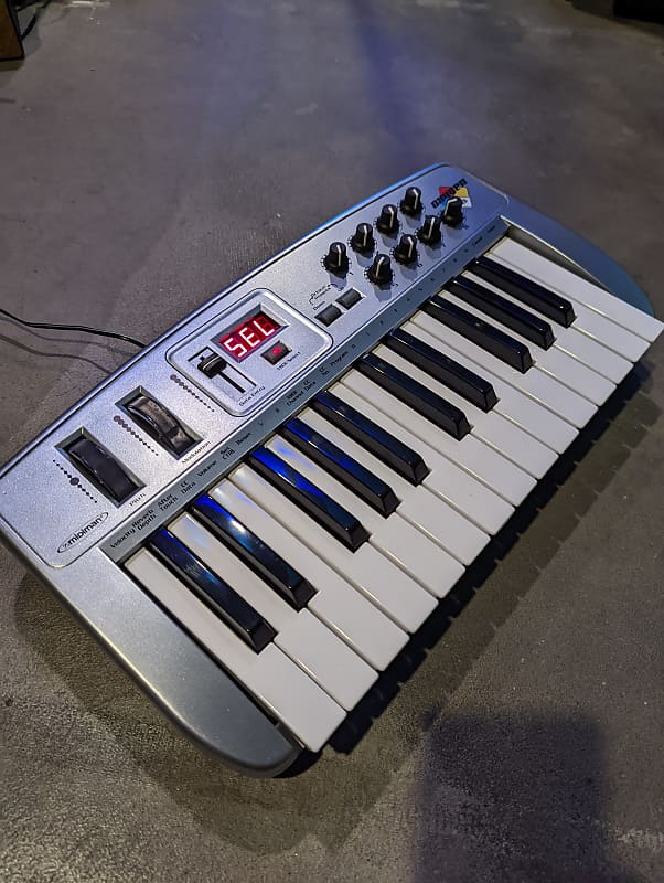 Midiman Oxygen 8 25Key MIDI Controller Keyboard 2000s Silver Reverb