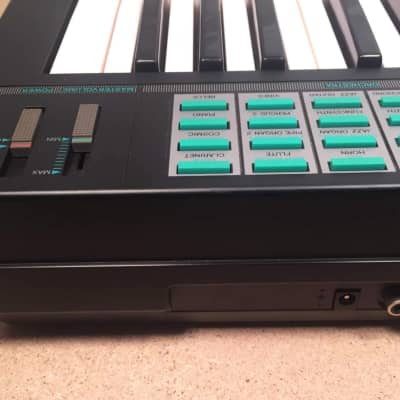Yamaha PSR-12 FM Synthesizer Keyboard imagen 5