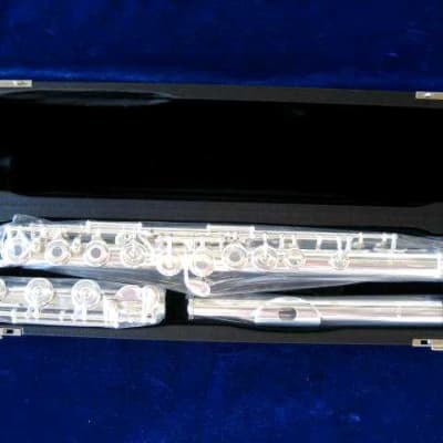 Mint Open Box Pearl PF-665RBE Open-Hole Flute, Solid Sterling Silver Headjoint; with Case image 4